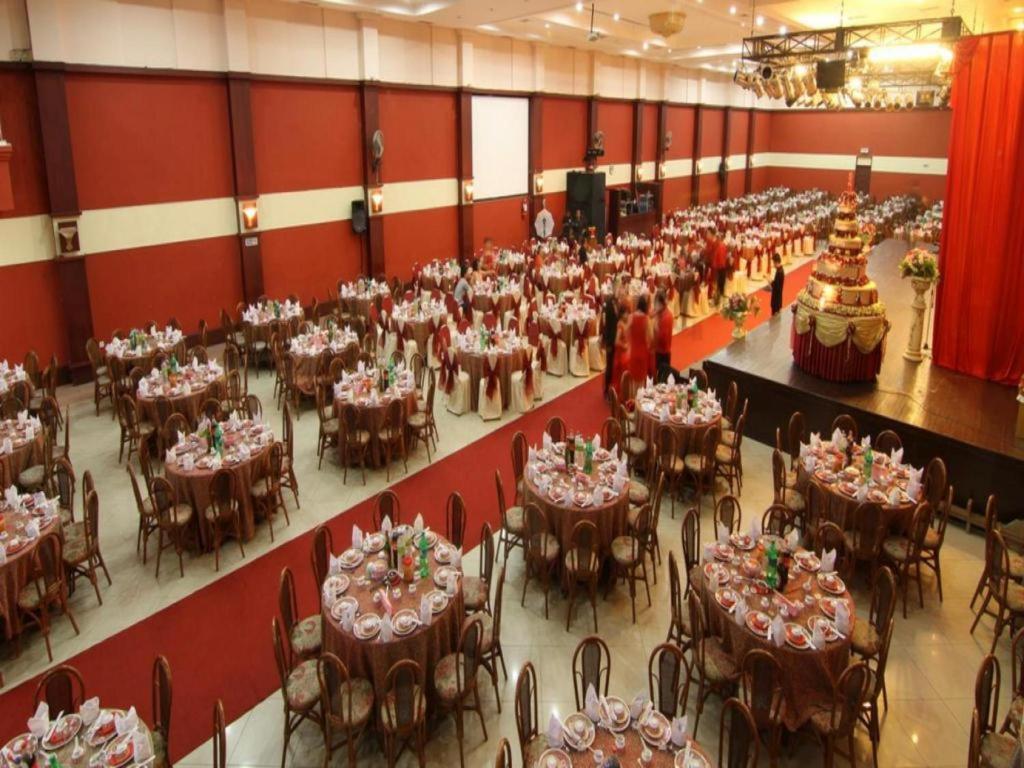 Hotel Tarakan Plaza Luaran gambar